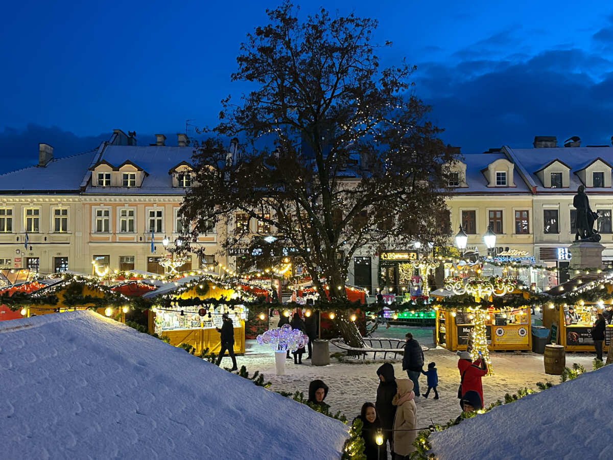 Rzeszów - Świąteczne Miasteczko i iluminacje w centrum Rzeszowa
