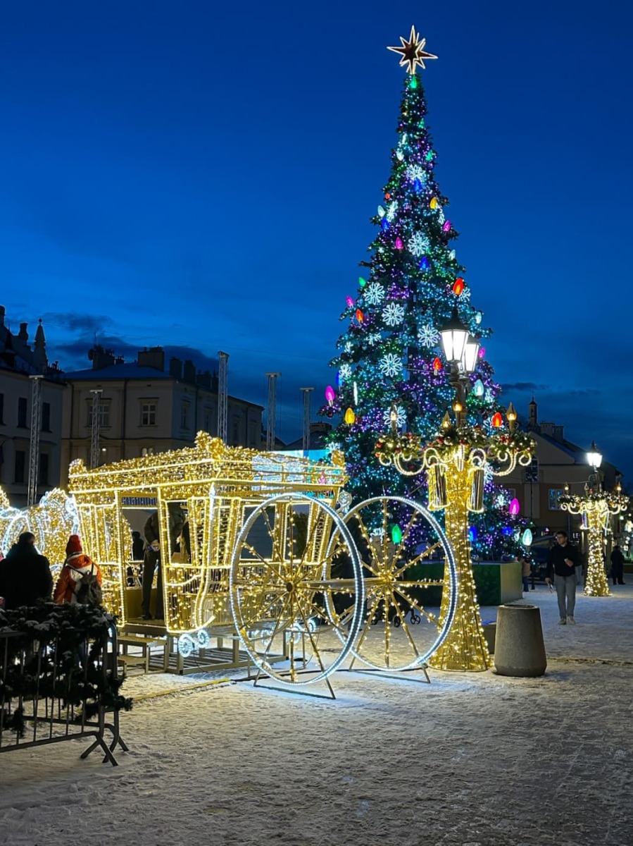 Rzeszów - Świąteczne Miasteczko i iluminacje w centrum Rzeszowa