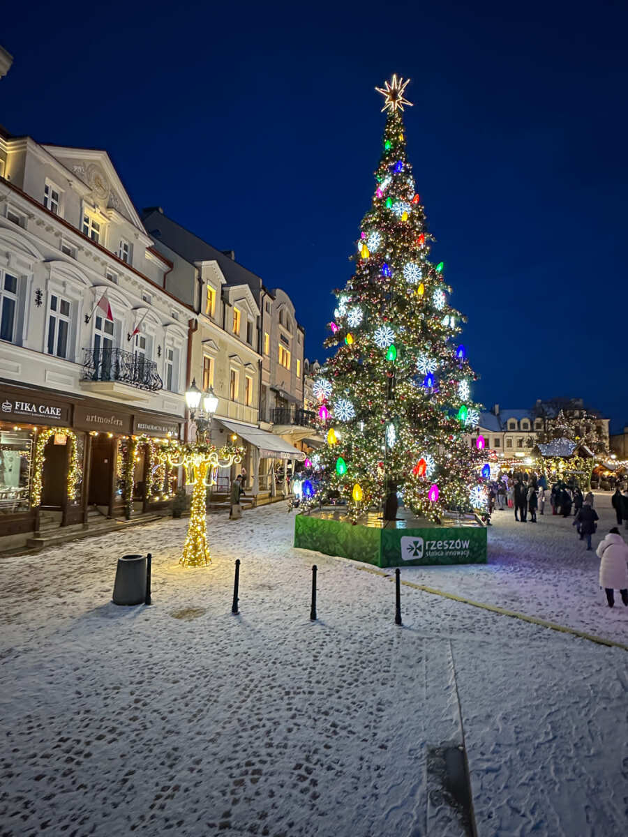 Rzeszów - Świąteczne Miasteczko i iluminacje w centrum Rzeszowa
