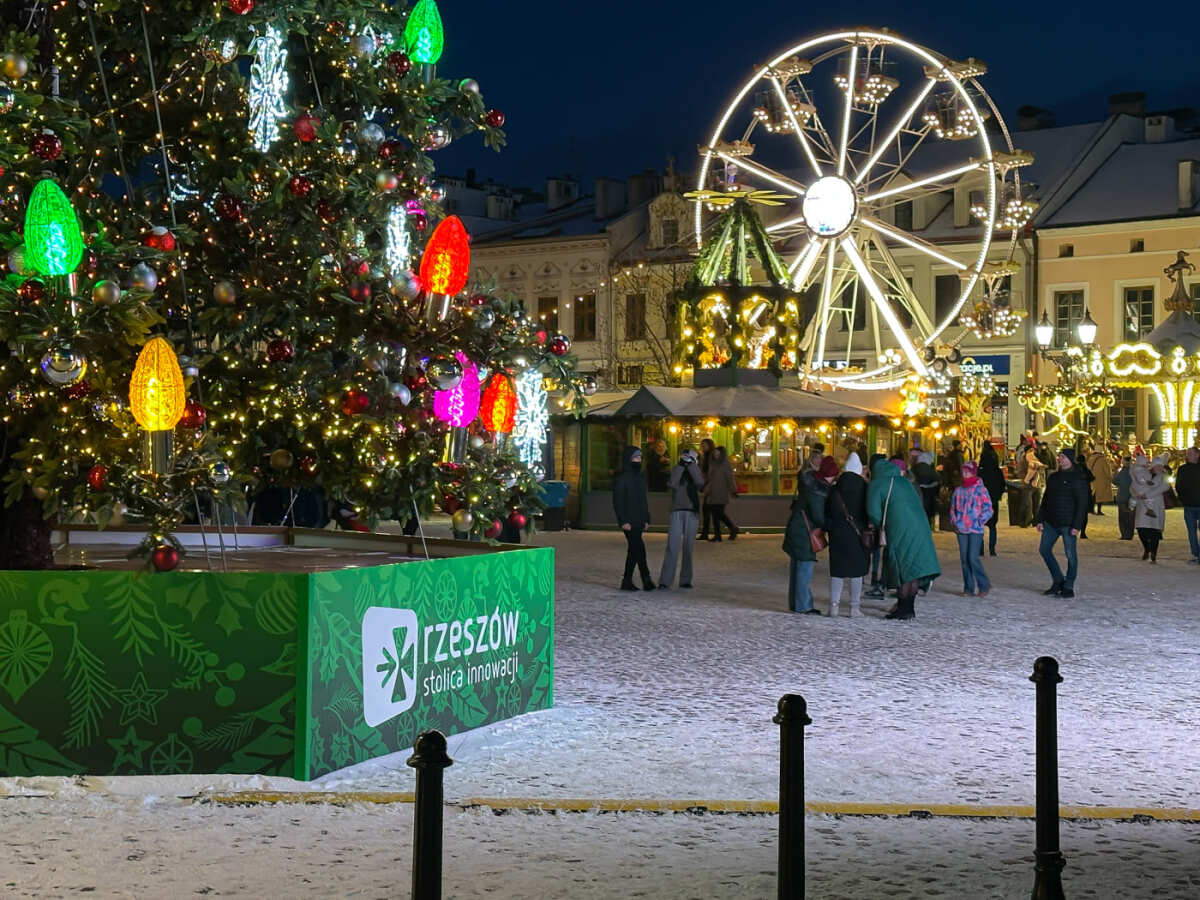 Rzeszów - Świąteczne Miasteczko i iluminacje w centrum Rzeszowa