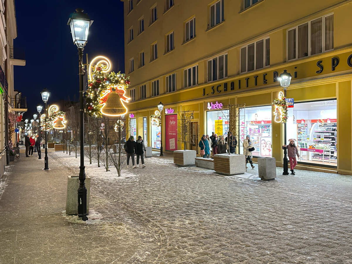 Rzeszów - Świąteczne Miasteczko i iluminacje w centrum Rzeszowa
