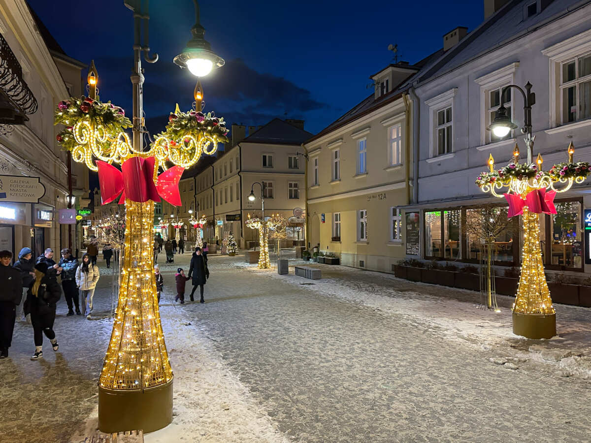 Rzeszów - Świąteczne Miasteczko i iluminacje w centrum Rzeszowa