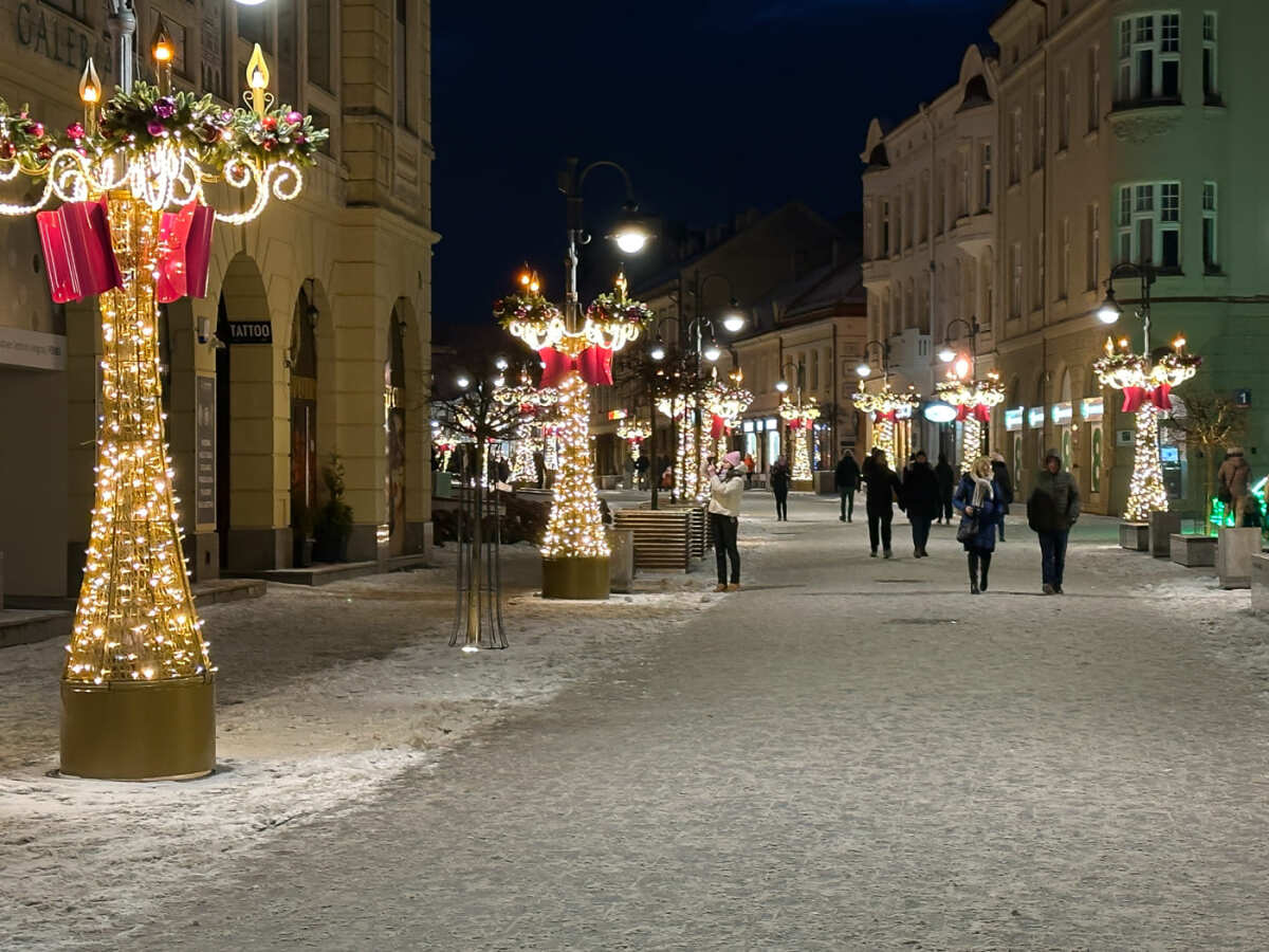 Rzeszów - Świąteczne Miasteczko i iluminacje w centrum Rzeszowa