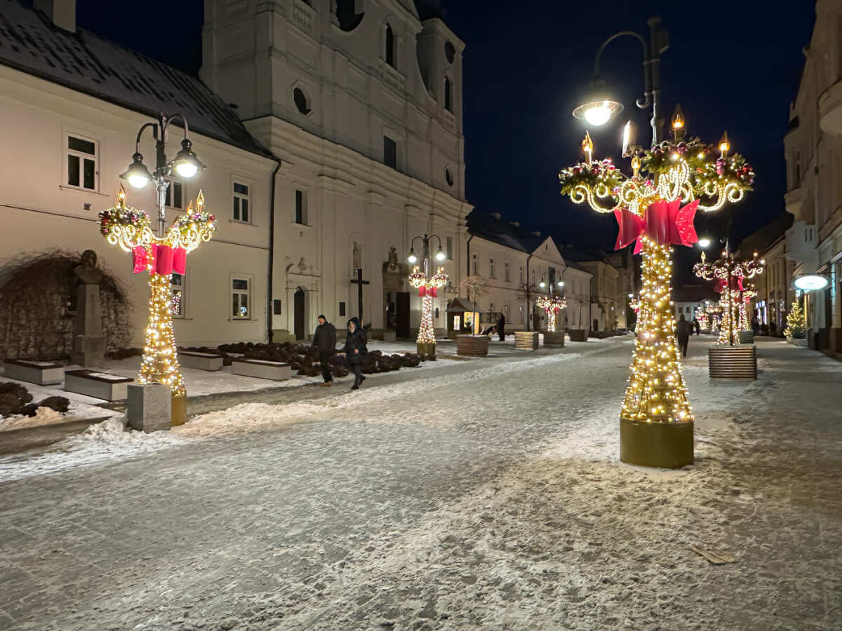 Rzeszów - Świąteczne Miasteczko i iluminacje w centrum Rzeszowa