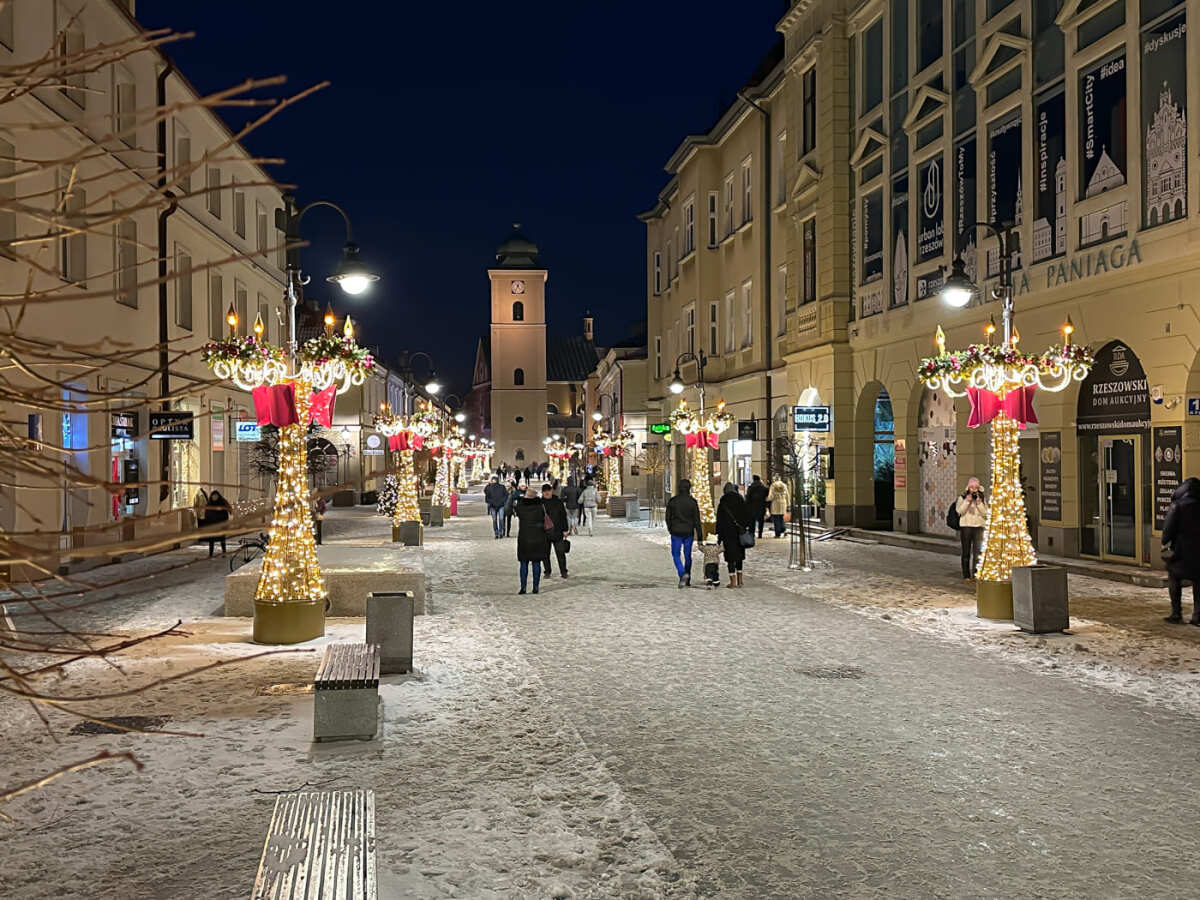 Rzeszów - Świąteczne Miasteczko i iluminacje w centrum Rzeszowa