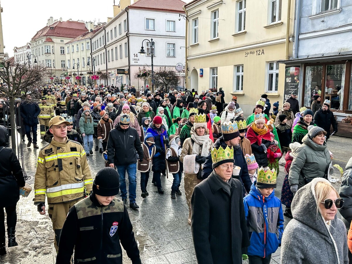 Rzeszów - 10. Orszak Trzech Króli przeszedł ulicami Rzeszowa