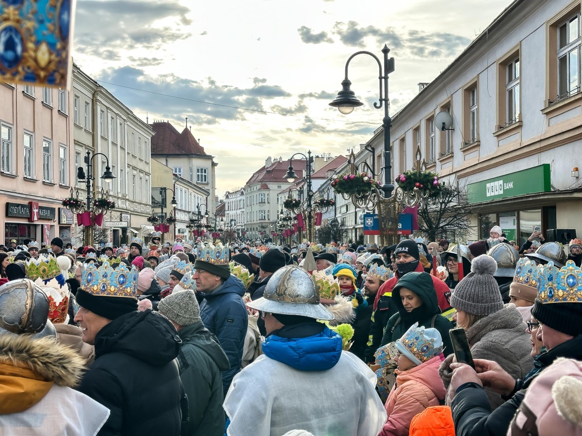 Rzeszów - 10. Orszak Trzech Króli przeszedł ulicami Rzeszowa
