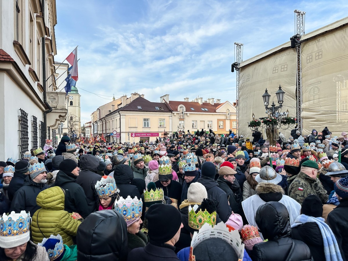 Rzeszów - 10. Orszak Trzech Króli przeszedł ulicami Rzeszowa