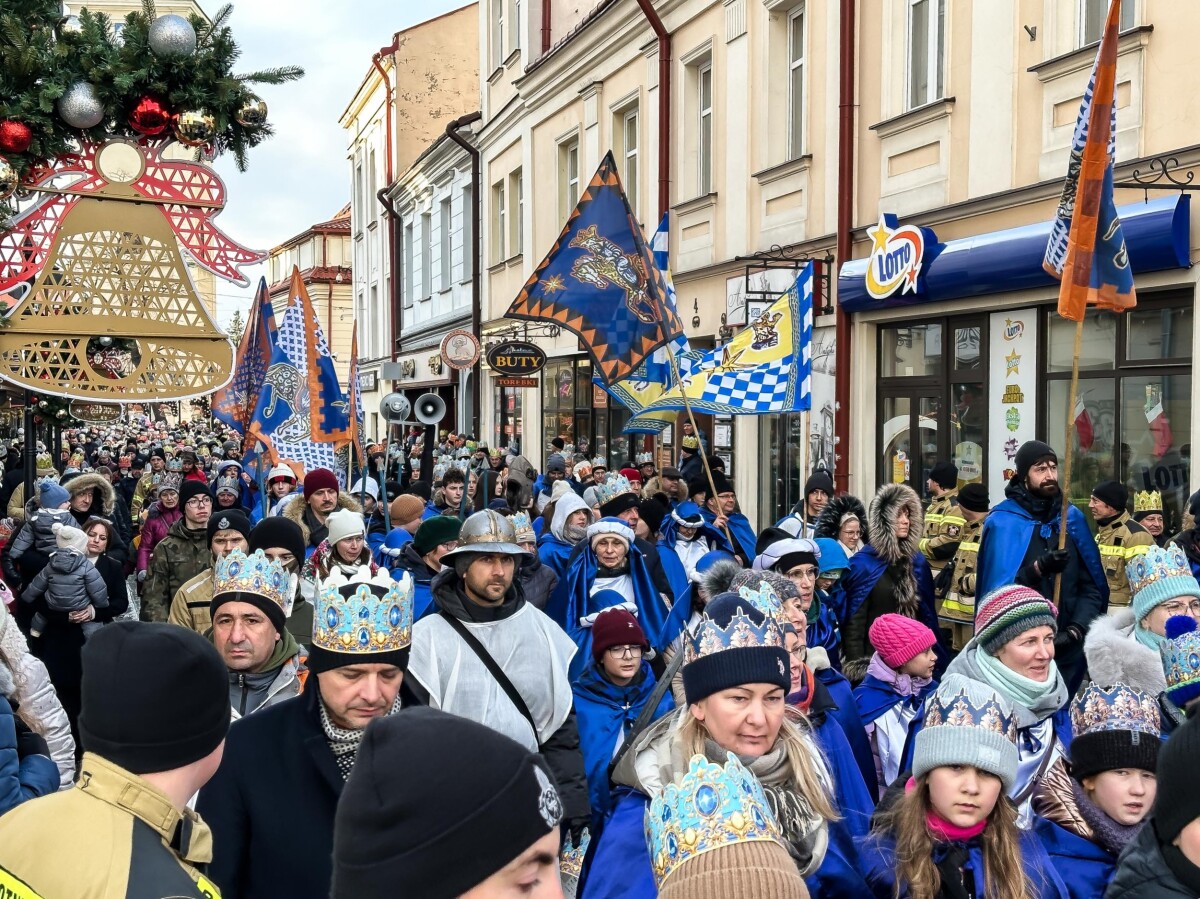 Rzeszów - 10. Orszak Trzech Króli przeszedł ulicami Rzeszowa