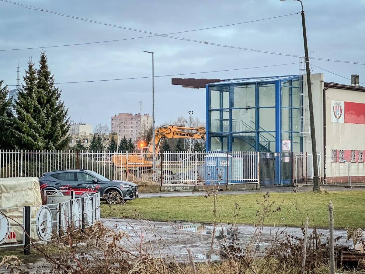 Rzeszów - Prace rozbiórkowe na stadionie Resovii przy ul. Wyspiańskiego