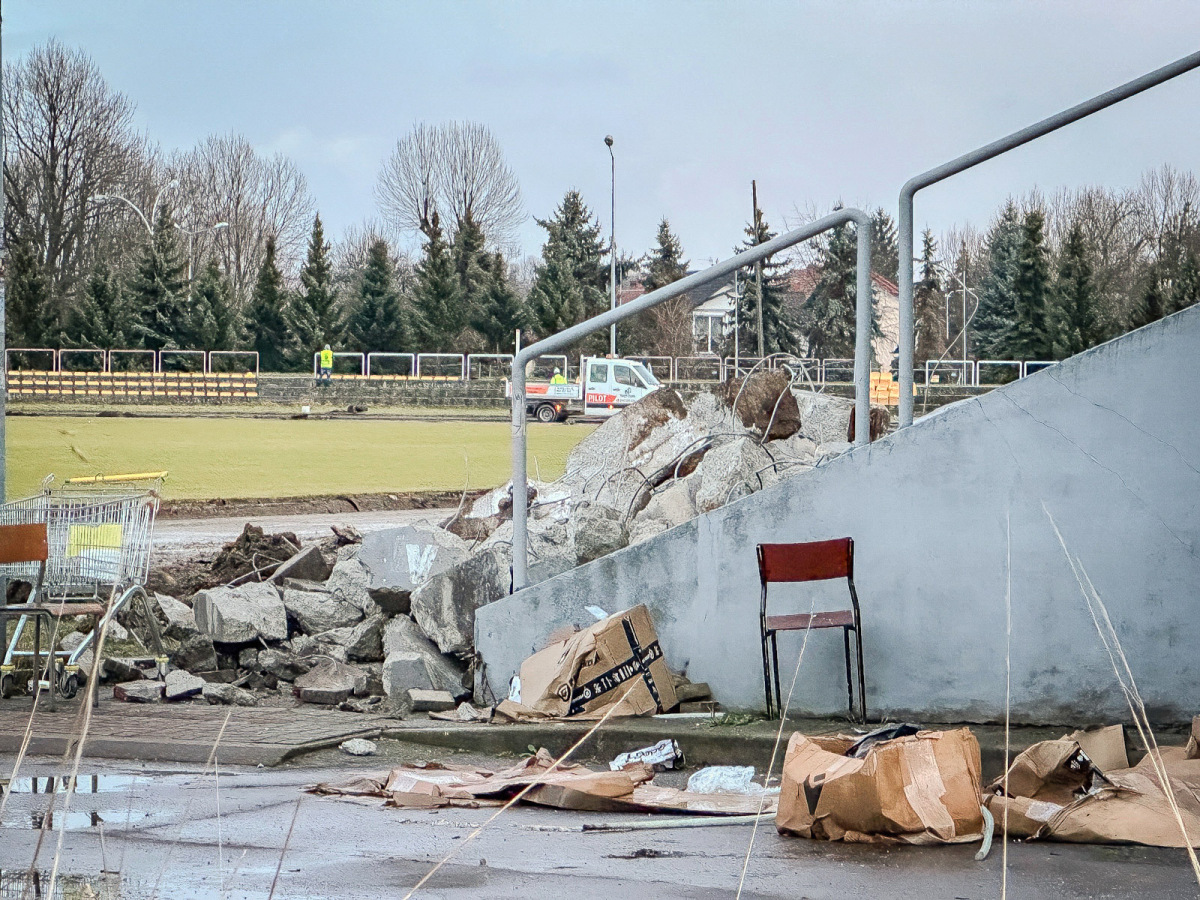 Rzeszów - Prace rozbiórkowe na stadionie Resovii przy ul. Wyspiańskiego