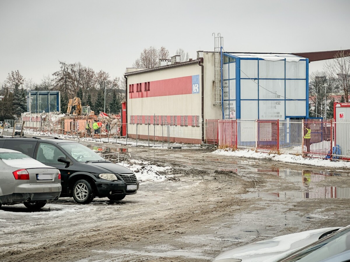 Rzeszów - Prace rozbiórkowe na stadionie Resovii przy ul. Wyspiańskiego