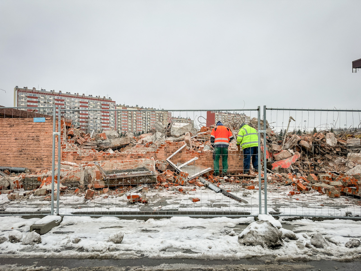 Rzeszów - Prace rozbiórkowe na stadionie Resovii przy ul. Wyspiańskiego