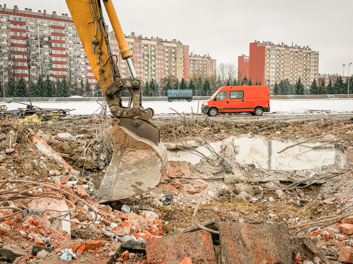 Rzeszów - Prace rozbiórkowe na stadionie Resovii przy ul. Wyspiańskiego