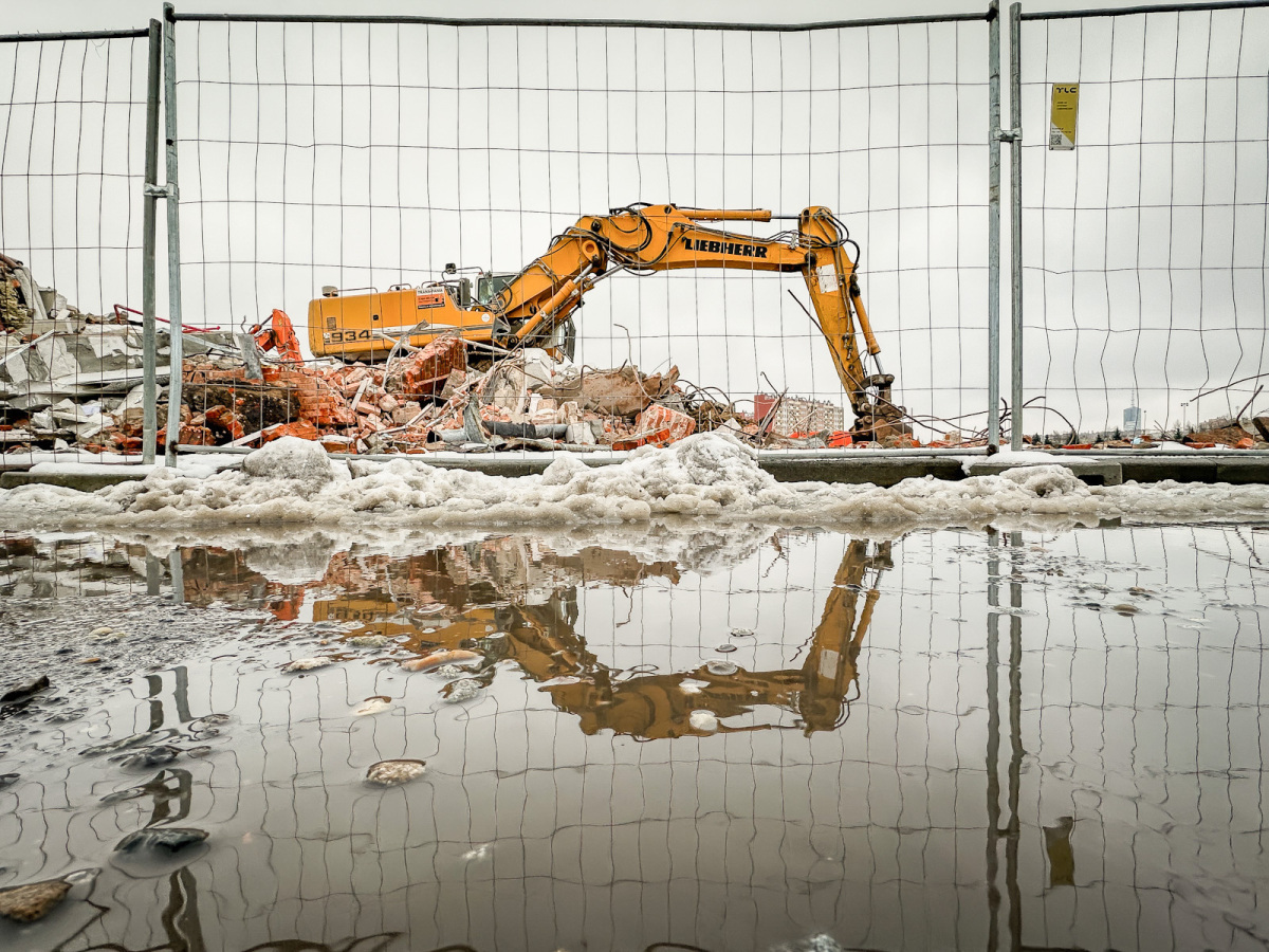 Rzeszów - Prace rozbiórkowe na stadionie Resovii przy ul. Wyspiańskiego