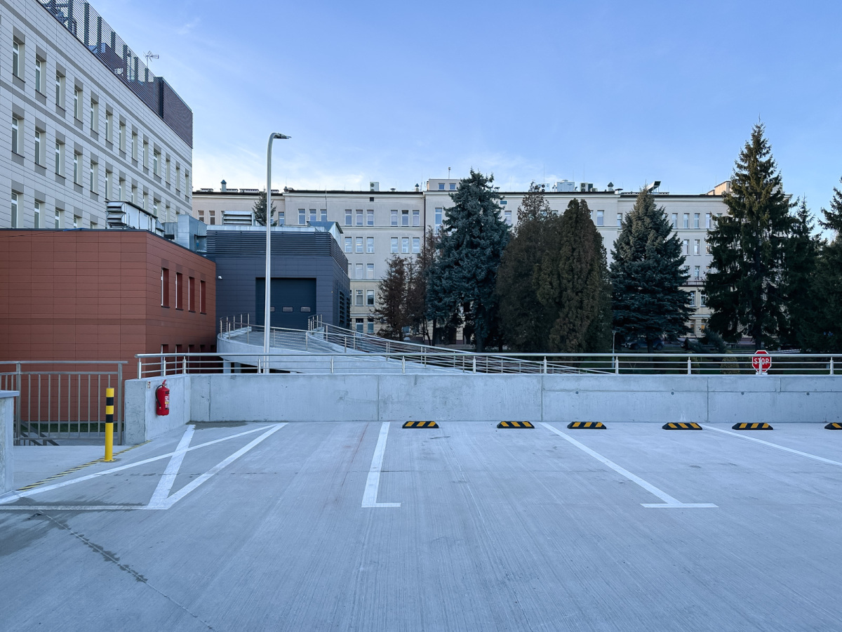 Rzeszów - Nowy parking dwupoziomowy przy szpitalu MSWiA w Rzeszowie
