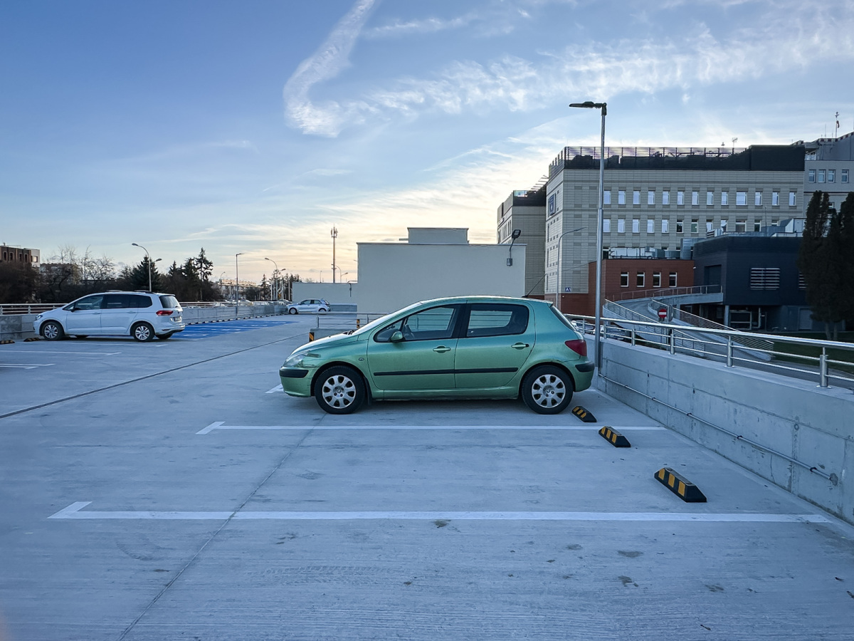 Rzeszów - Nowy parking dwupoziomowy przy szpitalu MSWiA w Rzeszowie