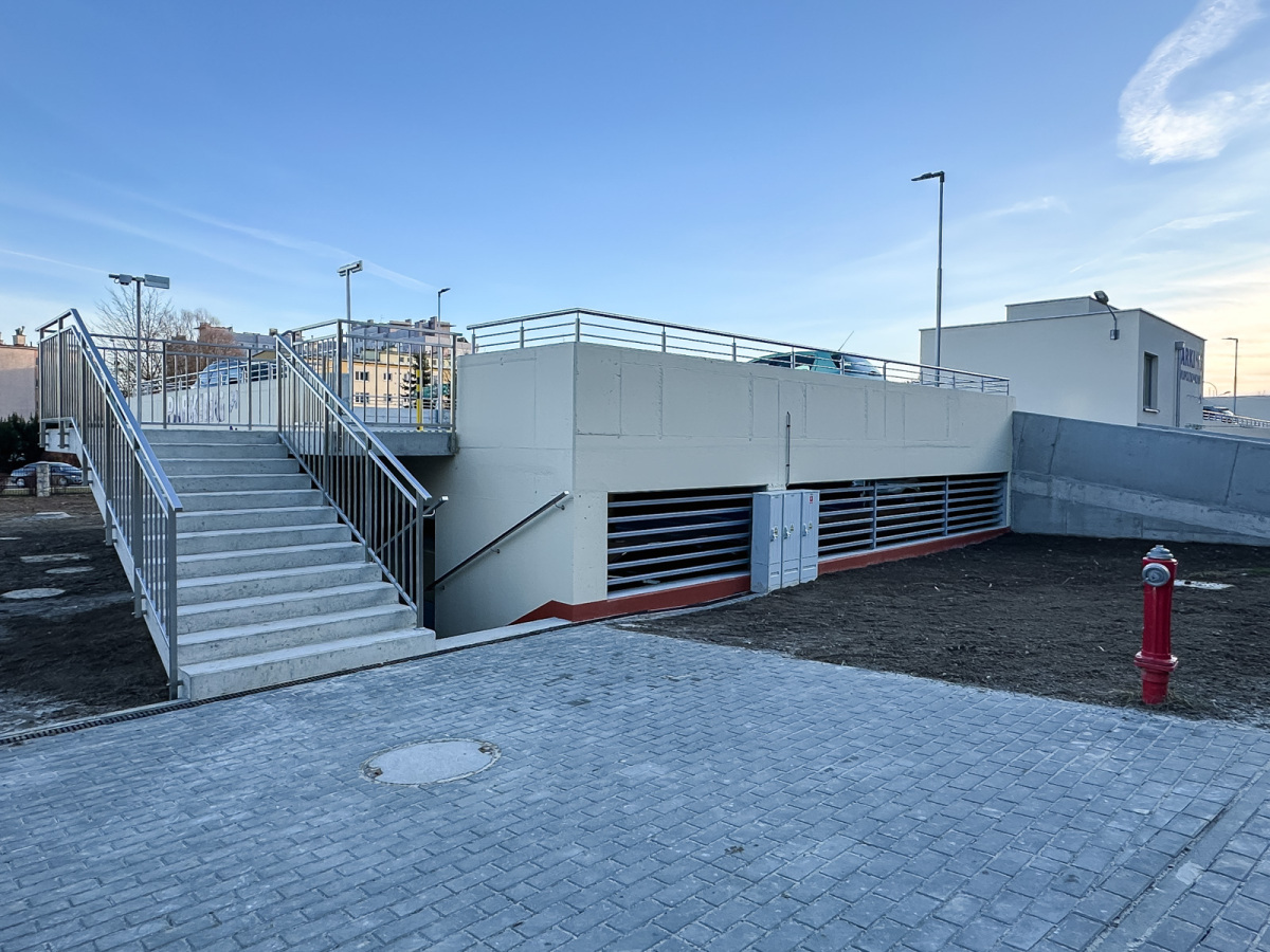 Rzeszów - Nowy parking dwupoziomowy przy szpitalu MSWiA w Rzeszowie