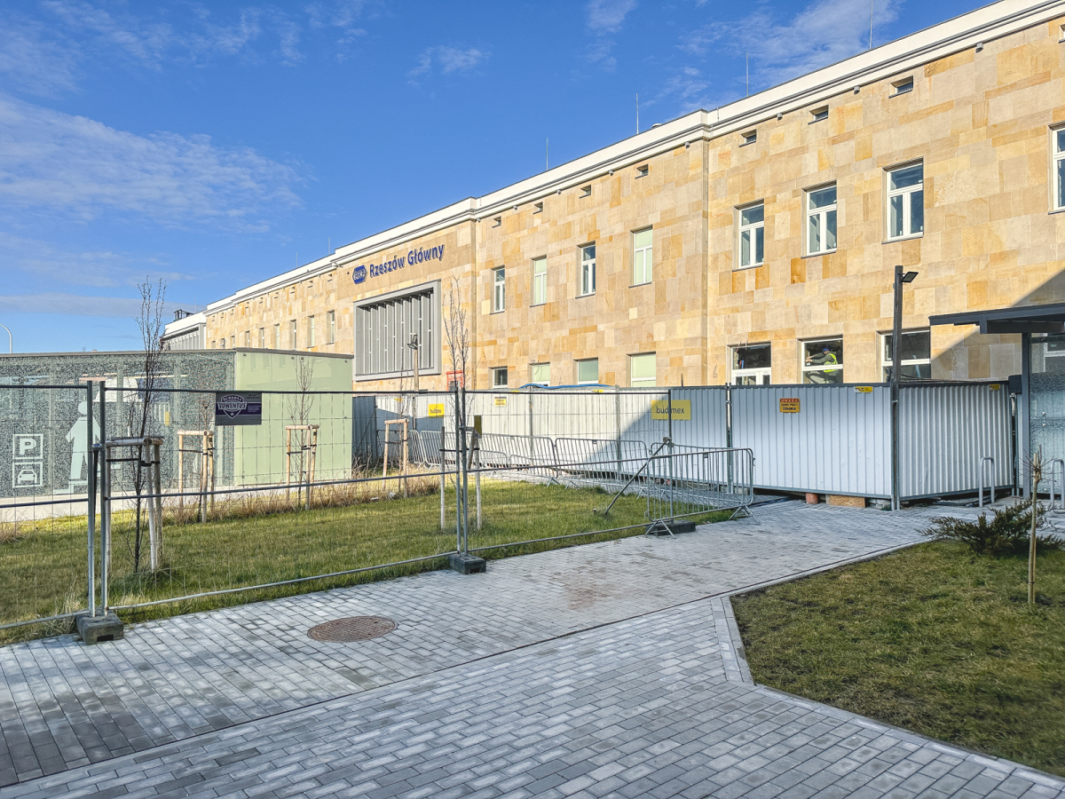 Rzeszów - Przebudowa budynku dworca PKP w Rzeszowie [styczeń 2024]