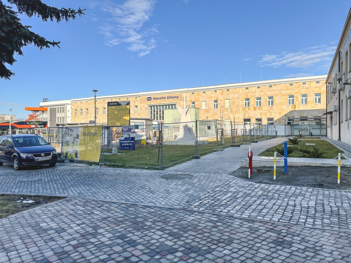 Rzeszów - Przebudowa budynku dworca PKP w Rzeszowie [styczeń 2024]