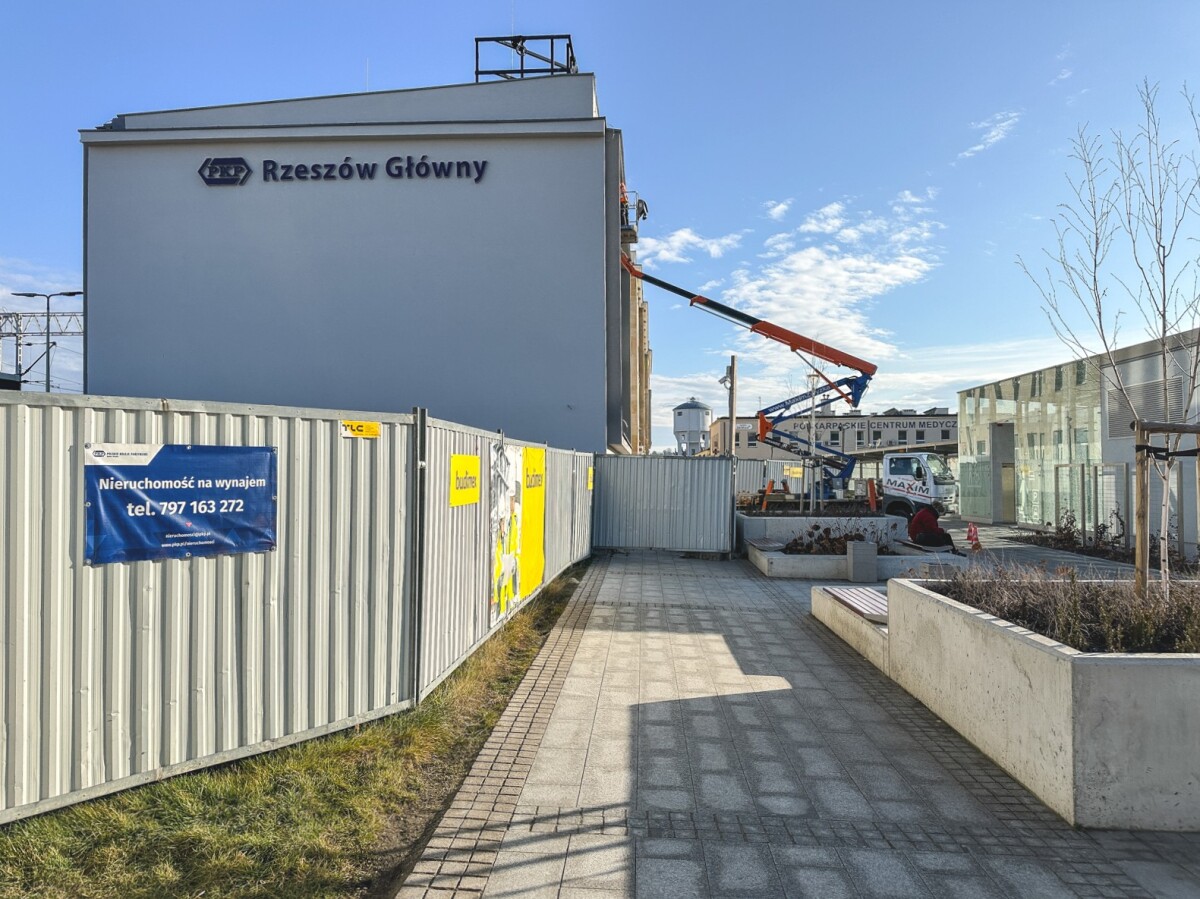 Rzeszów - Przebudowa budynku dworca PKP w Rzeszowie [styczeń 2024]