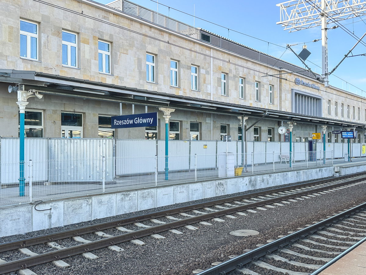 Rzeszów - Przebudowa budynku dworca PKP w Rzeszowie [styczeń 2024]
