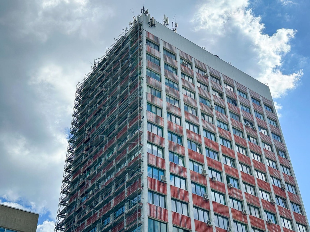 Rzeszów - Modernizacja 15-piętrowego biurowca na ul. Geodetów w Rzeszowie [kwiecień 2025]