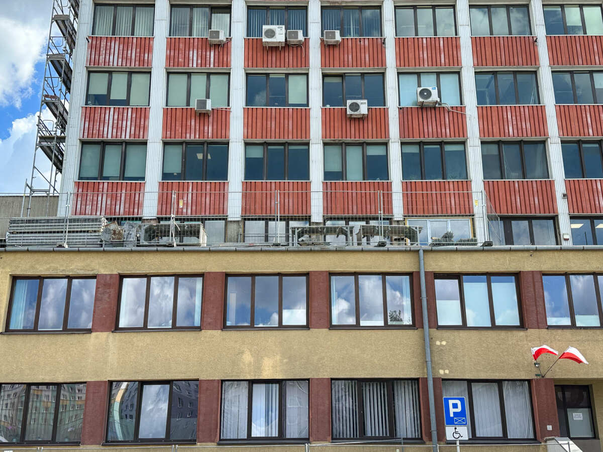 Rzeszów - Modernizacja 15-piętrowego biurowca na ul. Geodetów w Rzeszowie [kwiecień 2025]