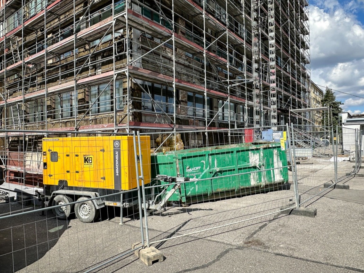 Rzeszów - Modernizacja 15-piętrowego biurowca na ul. Geodetów w Rzeszowie [kwiecień 2025]