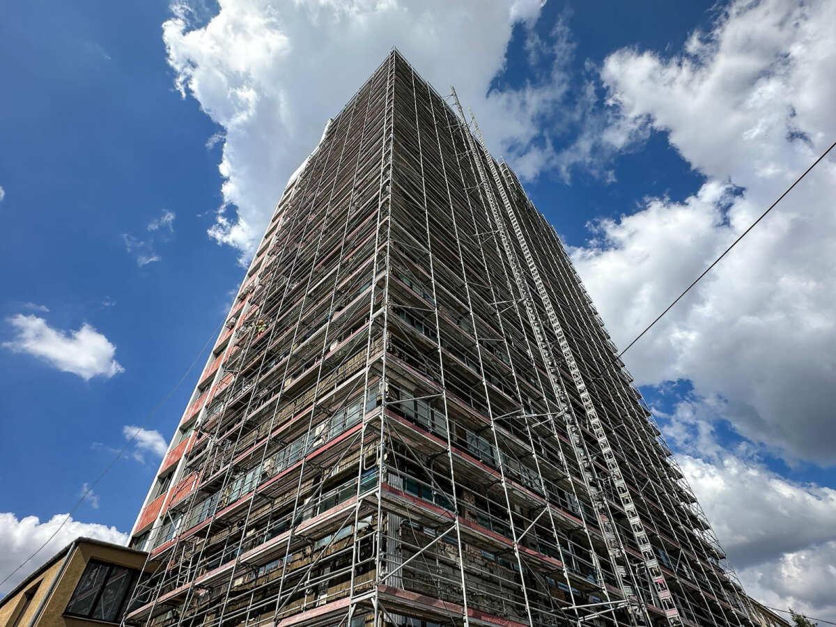 Rzeszów - Modernizacja 15-piętrowego biurowca na ul. Geodetów w Rzeszowie [kwiecień 2025]