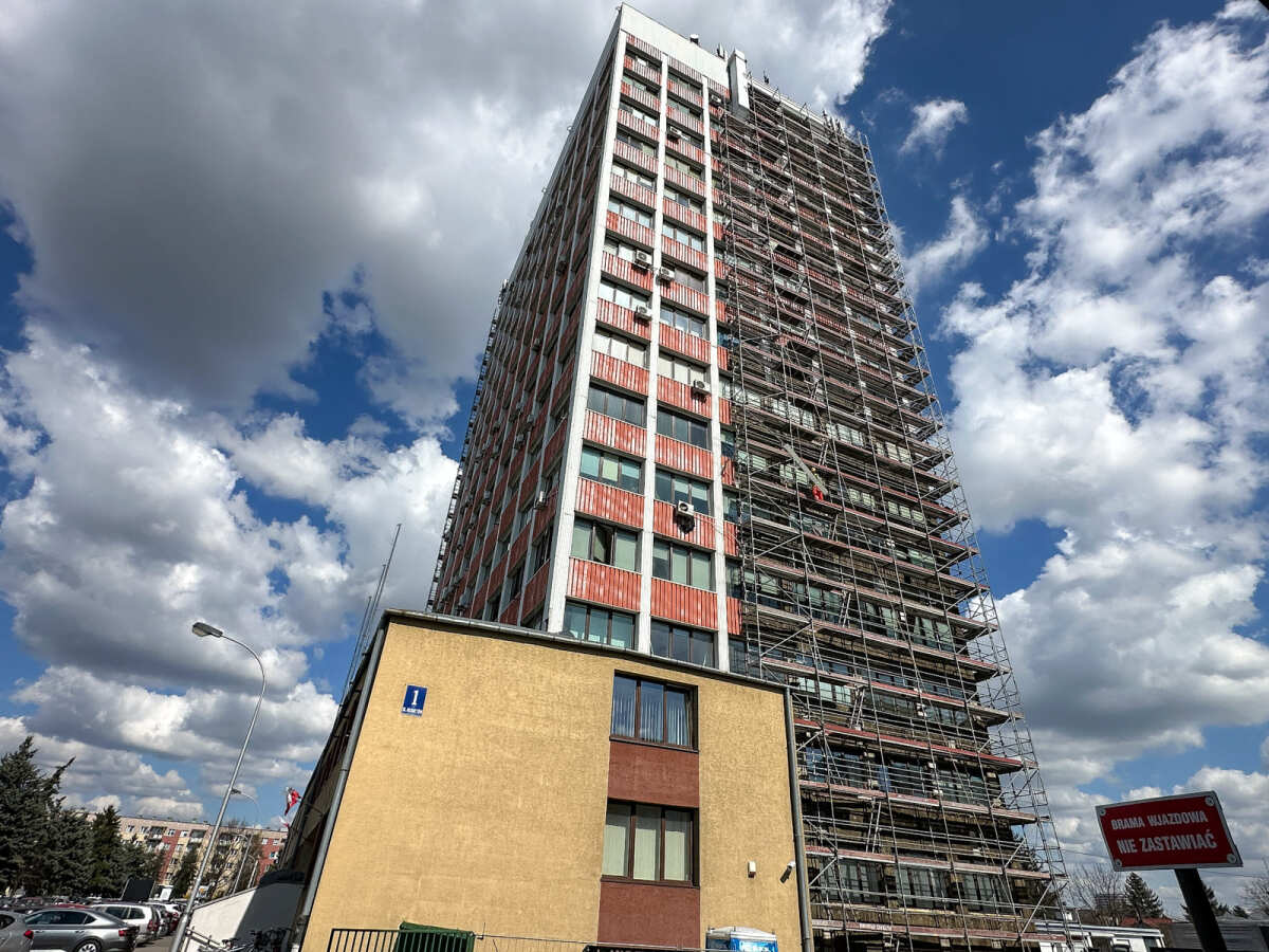 Rzeszów - Modernizacja 15-piętrowego biurowca na ul. Geodetów w Rzeszowie [kwiecień 2025]