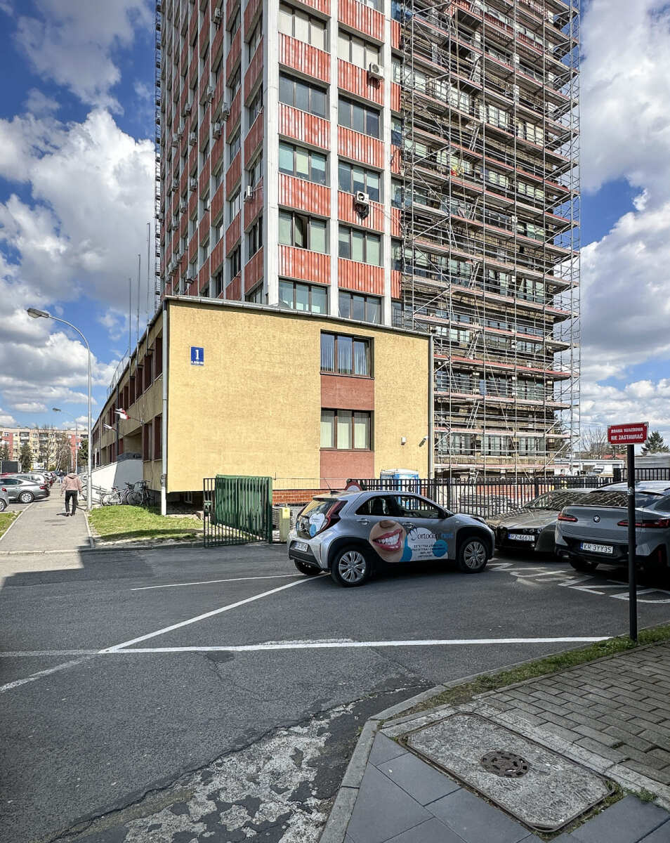 Rzeszów - Modernizacja 15-piętrowego biurowca na ul. Geodetów w Rzeszowie [kwiecień 2025]