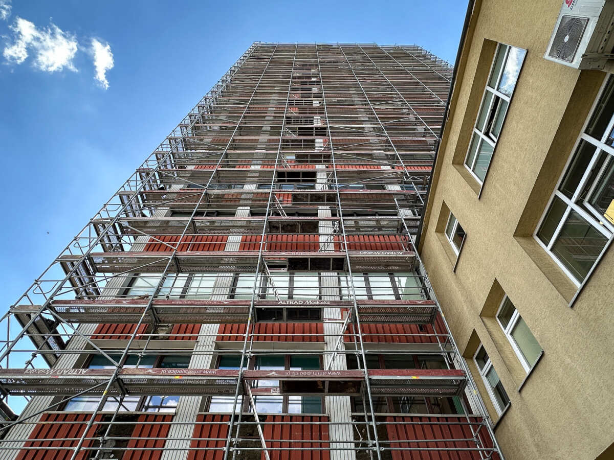 Rzeszów - Modernizacja 15-piętrowego biurowca na ul. Geodetów w Rzeszowie [kwiecień 2025]