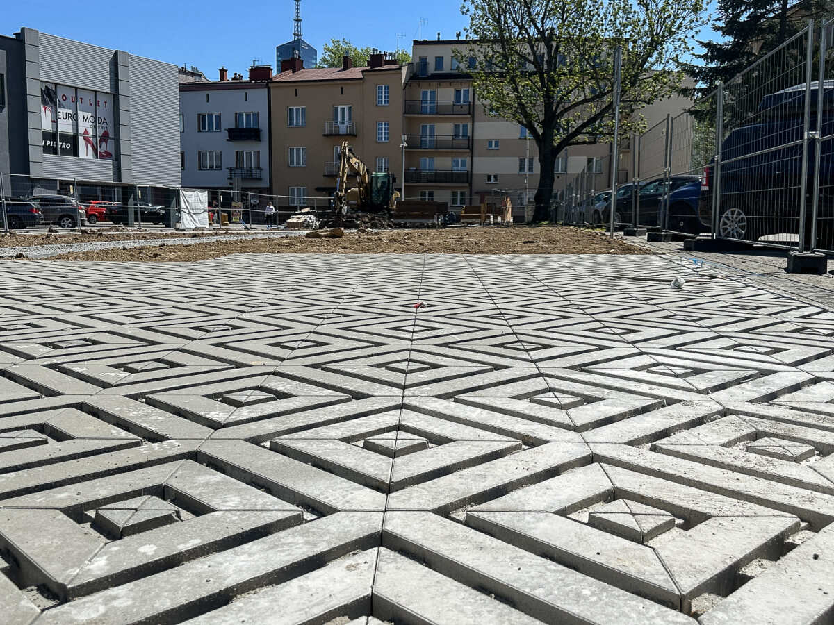 Rzeszów - Budowa ogrodu kieszonkowego przy Estradzie Rzeszowskiej [kwiecień 2025]