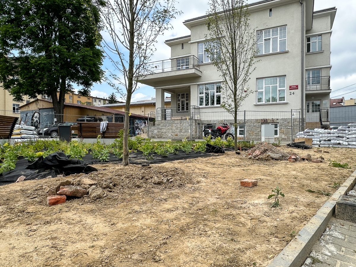 Rzeszów - Budowa ogrodu kieszonkowego w centrum Rzeszowa, przy ul. Jagiellońskiej [czerwiec 2025]