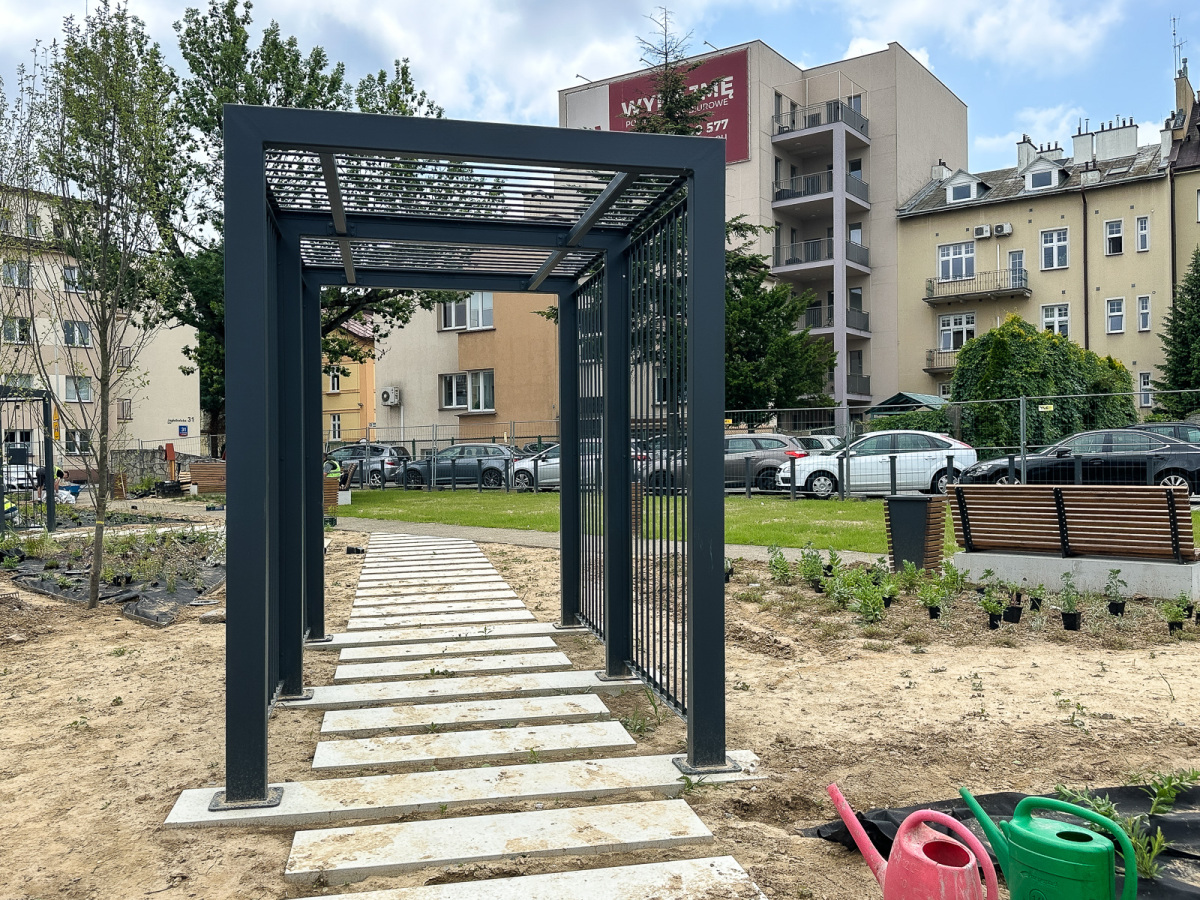 Rzeszów - Budowa ogrodu kieszonkowego w centrum Rzeszowa, przy ul. Jagiellońskiej [czerwiec 2025]