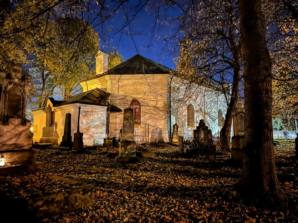 Rzeszów - Noc Wszystkich Świętych na Starym Cmentarzu w Rzeszowie