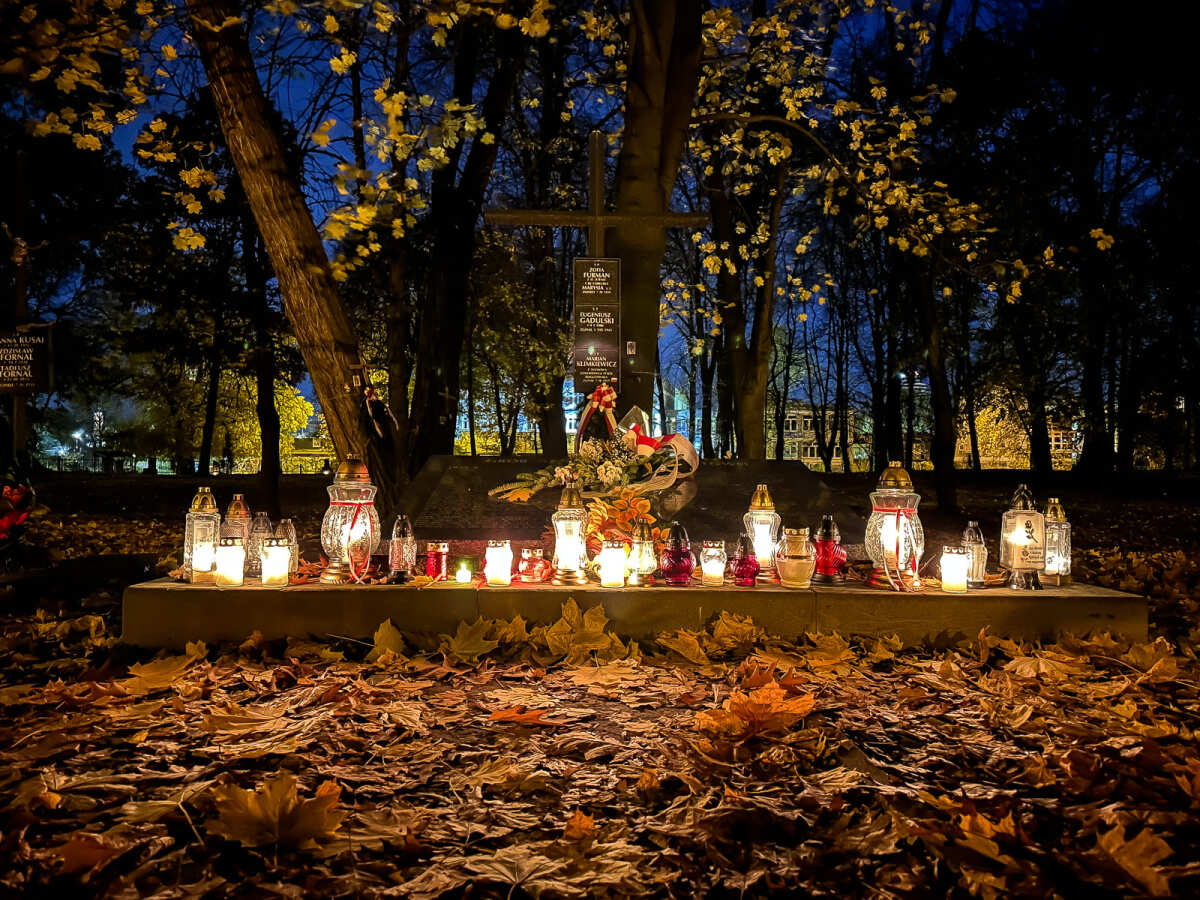 Rzeszów - Noc Wszystkich Świętych na Starym Cmentarzu w Rzeszowie