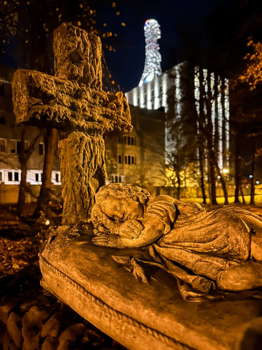 Rzeszów - Noc Wszystkich Świętych na Starym Cmentarzu w Rzeszowie