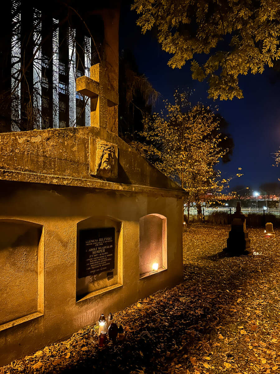 Rzeszów - Noc Wszystkich Świętych na Starym Cmentarzu w Rzeszowie
