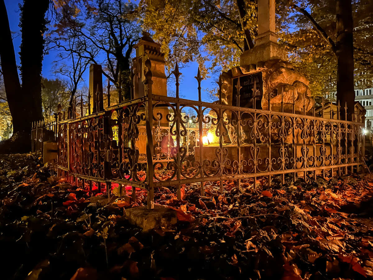 Rzeszów - Noc Wszystkich Świętych na Starym Cmentarzu w Rzeszowie
