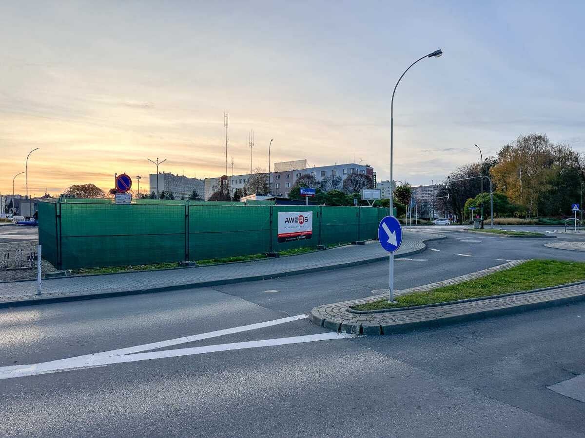 Rzeszów - Przygotowywanie terenu pod budowę biurowca Corner Point [listopad 2025]