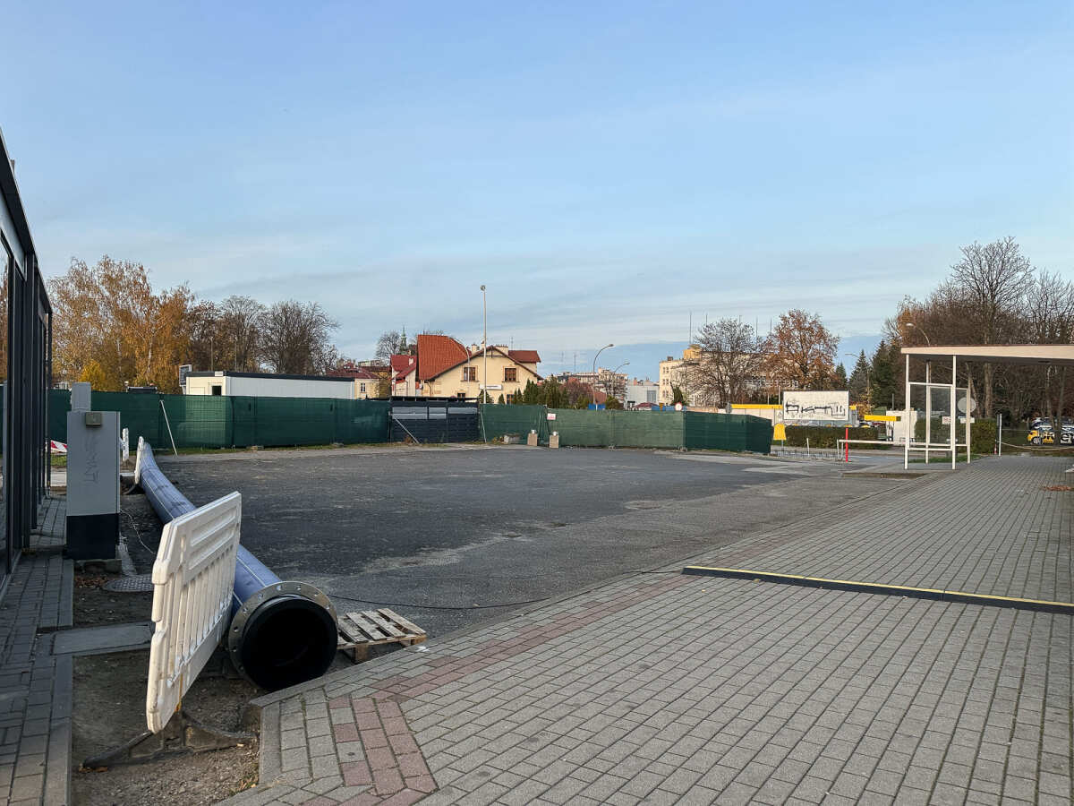 Rzeszów - Przygotowywanie terenu pod budowę biurowca Corner Point [listopad 2025]