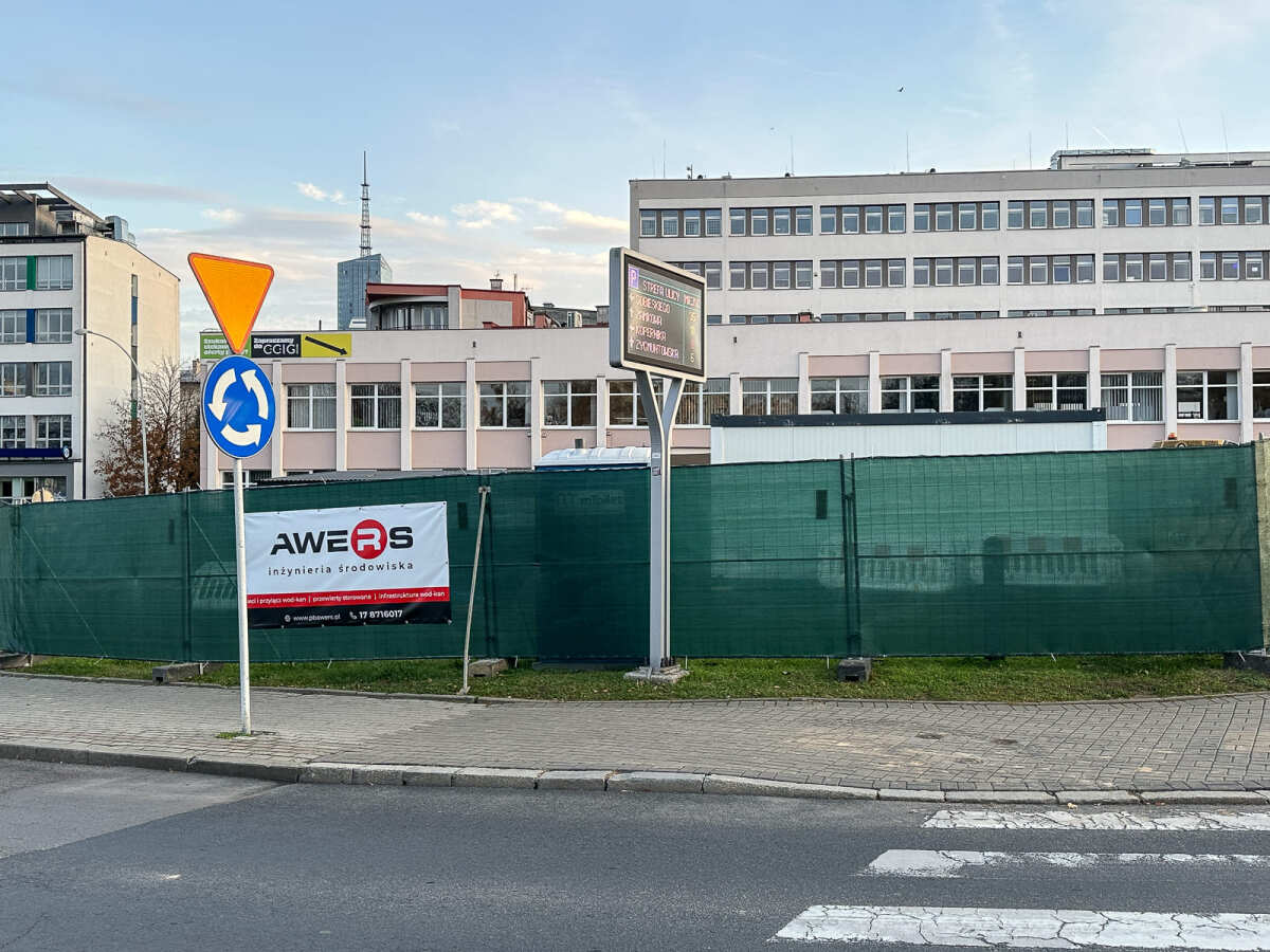 Rzeszów - Przygotowywanie terenu pod budowę biurowca Corner Point [listopad 2025]