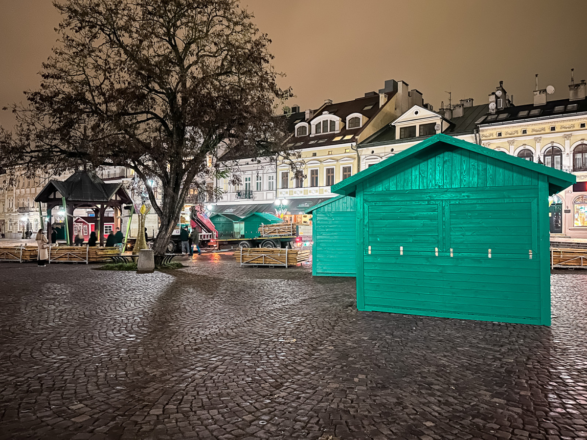 Rzeszów - Budowa Świątecznego Miasteczka w Rzeszowie