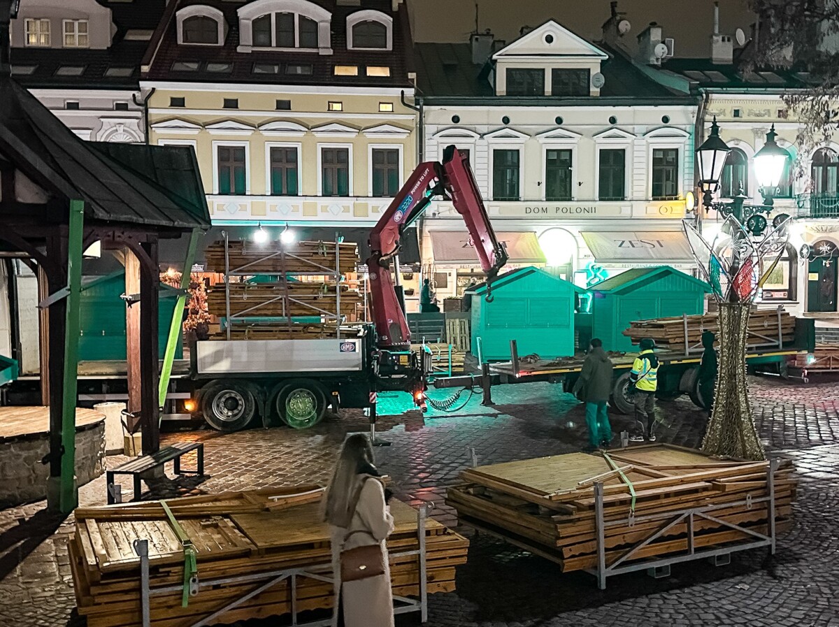 Rzeszów - Budowa Świątecznego Miasteczka w Rzeszowie
