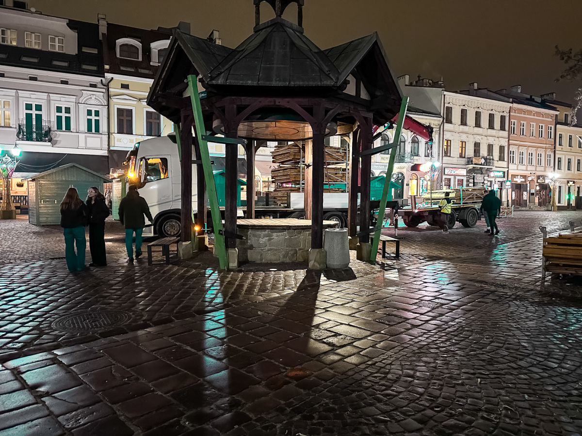 Rzeszów - Budowa Świątecznego Miasteczka w Rzeszowie