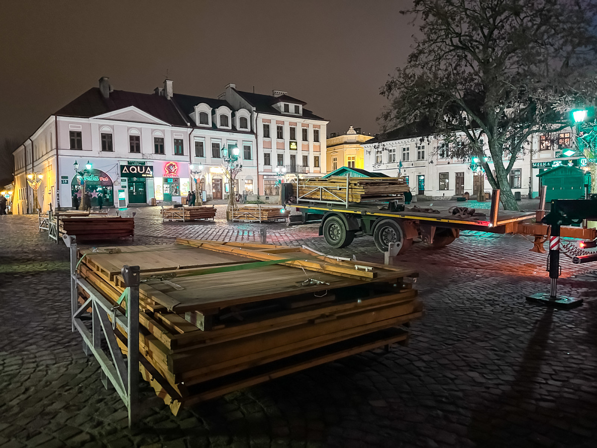 Rzeszów - Budowa Świątecznego Miasteczka w Rzeszowie