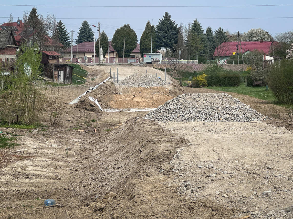 Rzeszów - Budowa kładki nad rzeką Strug na osiedlu Drabinianka [kwiecień 2026]