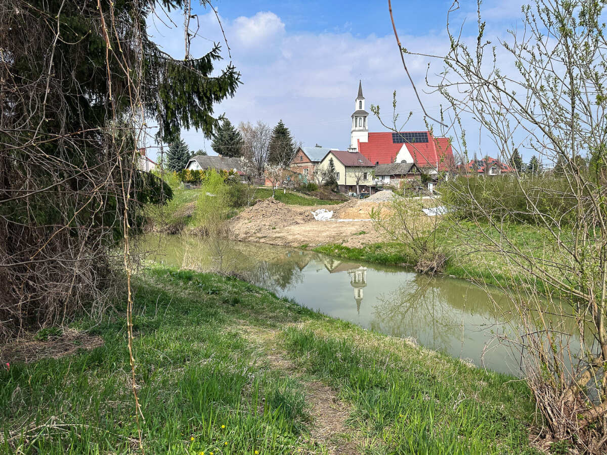 Rzeszów - Budowa kładki nad rzeką Strug na osiedlu Drabinianka [kwiecień 2026]